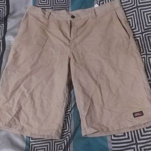 Dickies khaki shorts